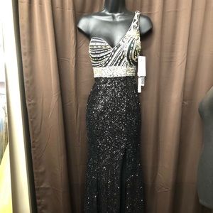 Envious Couture Black Size 00 Formal Gown reduced by $125 Firm
